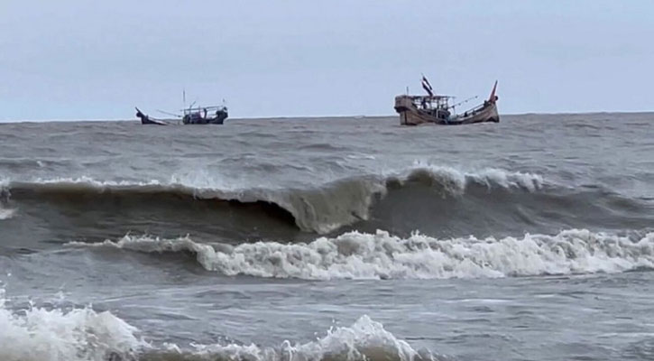 ৪ সমুদ্রবন্দরে সতর্কতা
