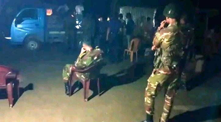 জামালপুরে খাদ্য অধিদপ্তরের ৬০৩ বস্তা চাল উদ্ধার করল যৌথবাহিনী 