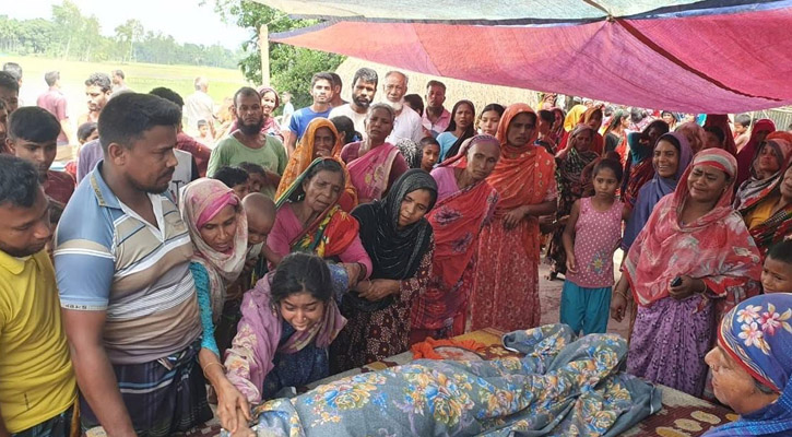 সাপের কামড়ে প্রাণ গেল সাপুড়িয়ার