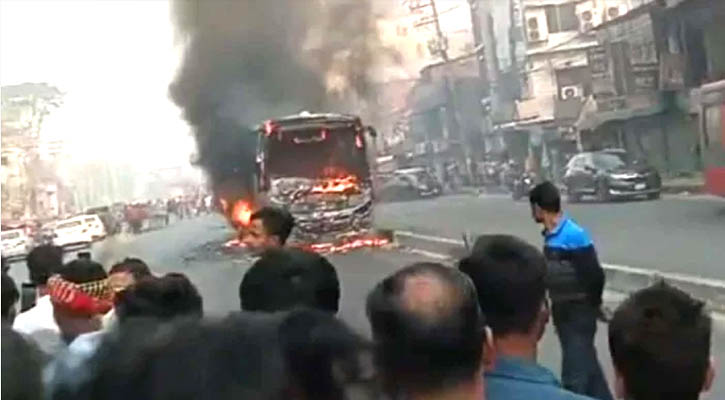 গাজীপুরে যাত্রীবাহী বাসে আগুন