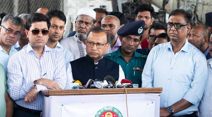 ‘উন্নয়নের যাত্রাকে পিছিয়ে রাখতে ধ্বংসযজ্ঞ চালিয়েছে স্বাধীনতাবিরোধী চক্র’