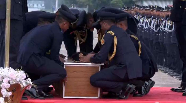 পাইলট তৌকিরের ফিউনারেল প্যারেড ও জানাজা অনুষ্ঠিত