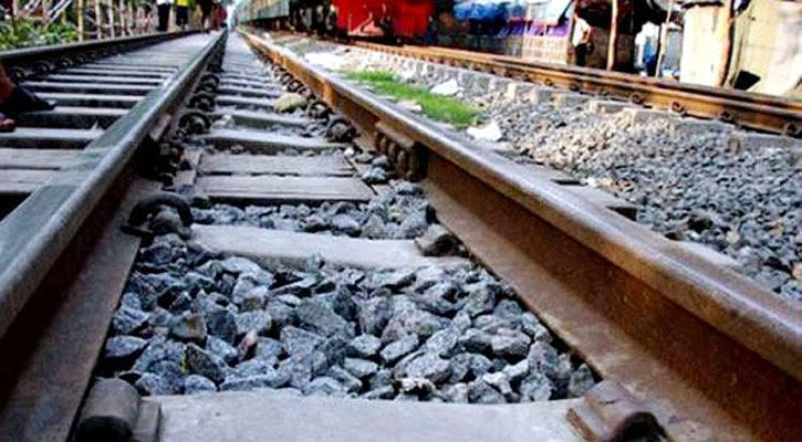 স্বামীর টিকটক ভিডিও বানানো নিয়ে ঝগড়া, ট্রেনের সামনে ঝাঁপ দিলেন শিক্ষিকা