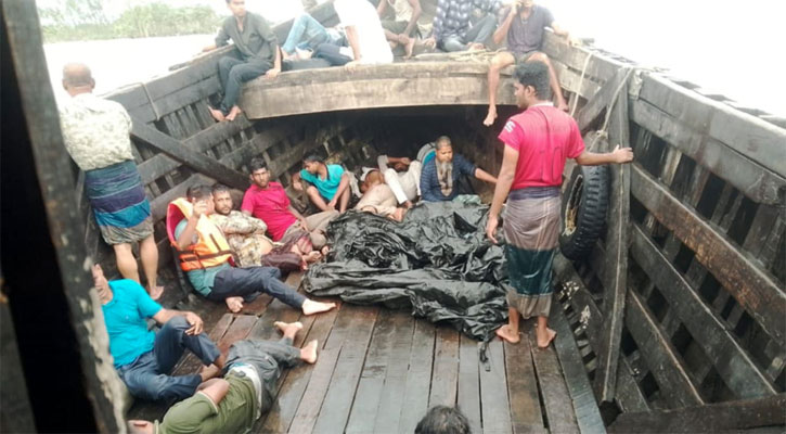 মেঘনায় ৩৯ যাত্রী নিয়ে ডুবে গেছে ট্রলার, ২ মরদেহ উদ্ধার