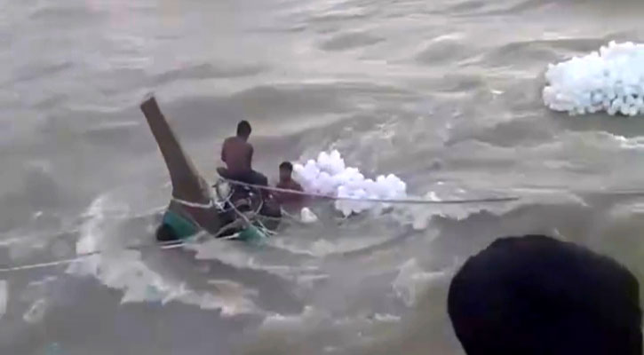 বঙ্গোপসাগরে ট্রলারডুবি, ৩ জেলে নিখোঁজ