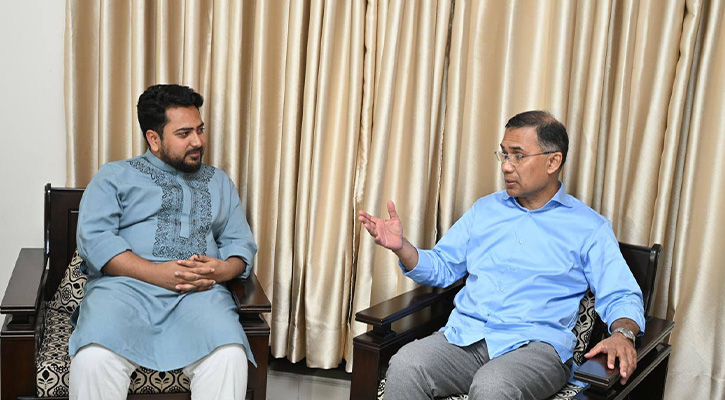 নাহিদ ইসলামের বাসায় তারেক রহমান