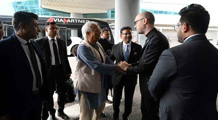 রোম পৌঁছেছেন প্রধান উপদেষ্টা