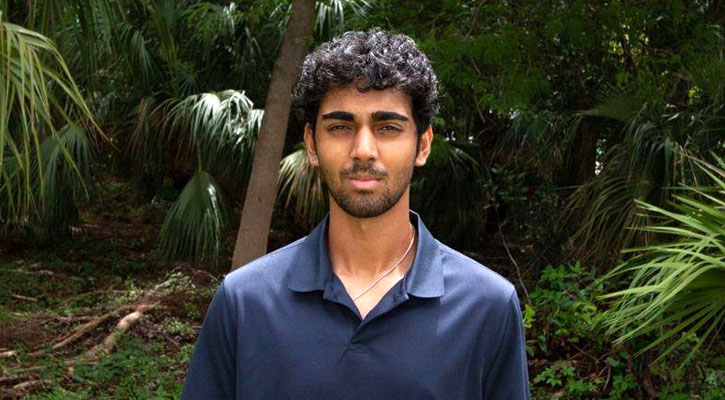 ১৮ বছরেই অধ্যাপক