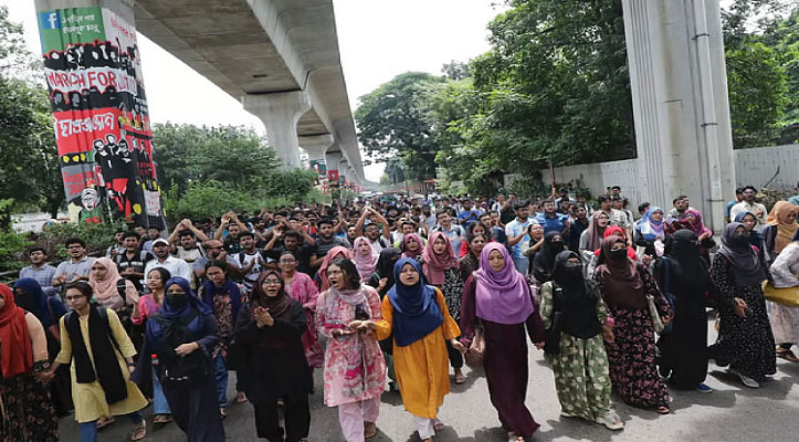 শেরেবাংলা কৃষি বিশ্ববিদ্যালয় শিক্ষার্থীদের সড়ক অবরোধ