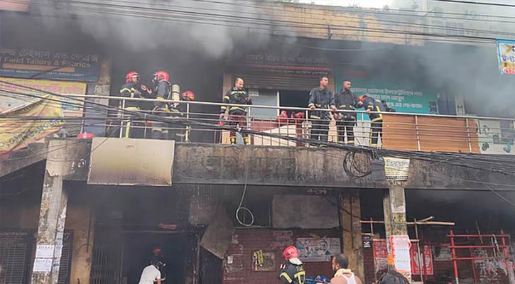 বিজয় সরণির কলমিলতা বাজারে আগুন