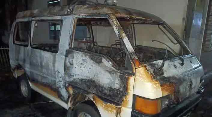 সিলেটে মধ্যরাতে অ্যাম্বুলেন্স-বাসে দুর্বৃত্তদের আগুন