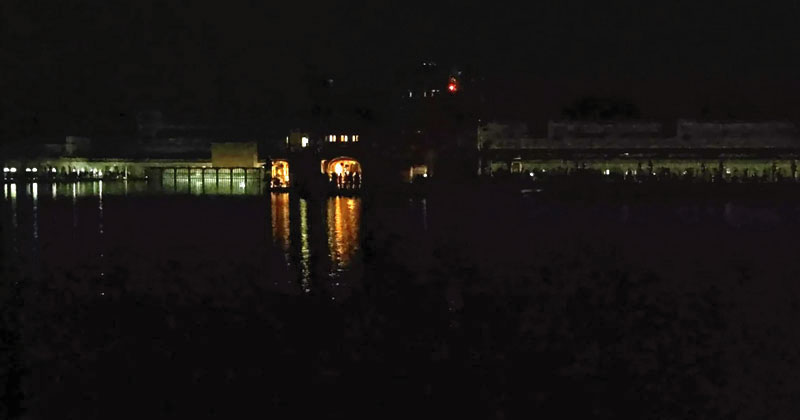 বিস্ফোরণের পর পুরো শহর অন্ধকারে, ঘরে থাকার নির্দেশ
