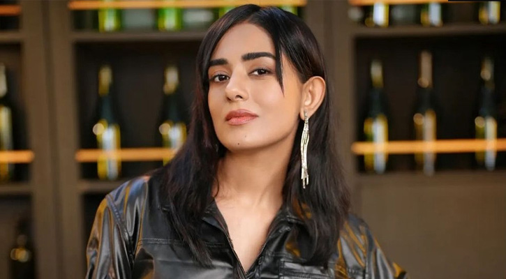প্রবাসীরা প্রস্তাব পাঠাতেন আমি হাসতাম আর ভাবতাম, ‘কী ধরনের মানুষ এরা!’