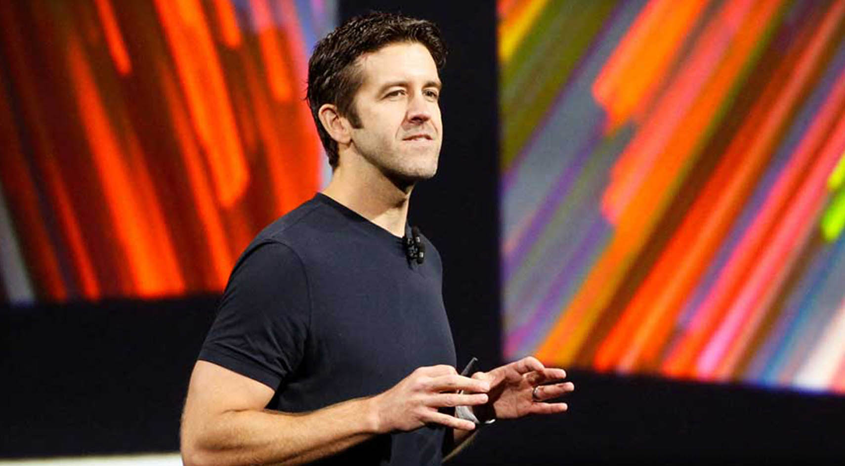 অ্যাপলের নতুন প্রধান নির্বাহী জন টার্নাস