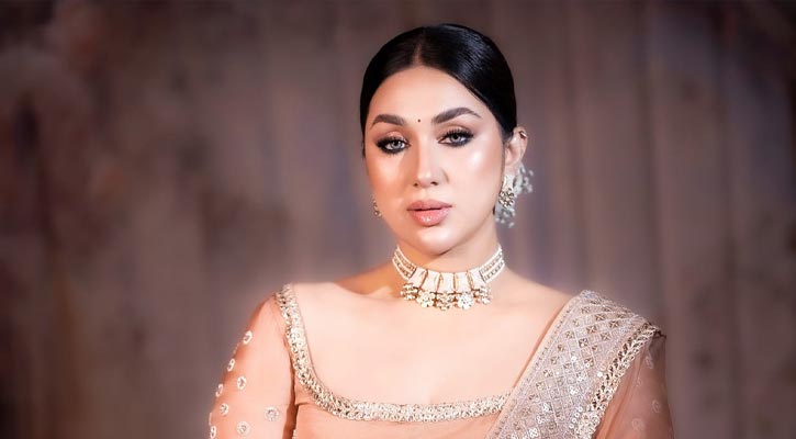 ব্যক্তিগত জীবন নিয়ে প্রশ্নে চুপ অপু বিশ্বাস: বললেন, ‘বিতর্ক সৃষ্টি করার মতো কথা বলব না’