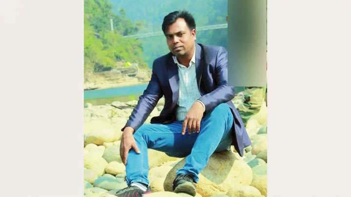 চাঁদাবাজি নিয়ে বিকেলে লাইভ দেন সাংবাদিক, রাতে কুপিয়ে হত্যা 