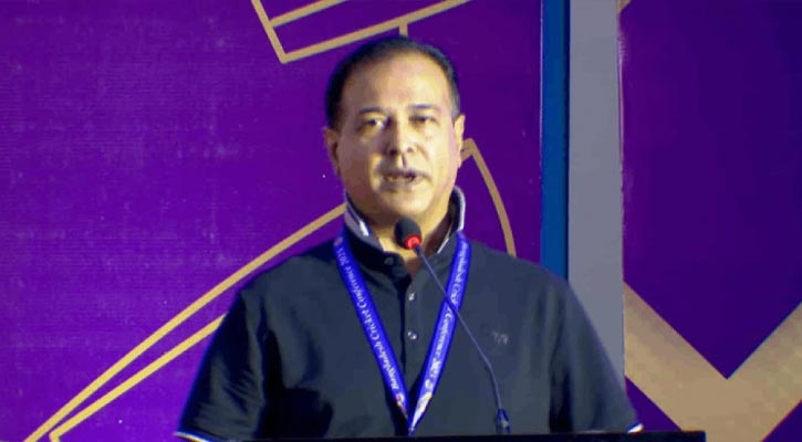 ফুটবল নিয়ে আসিফের মন্তব্যে তুমুল আলোচনা ও নিন্দা