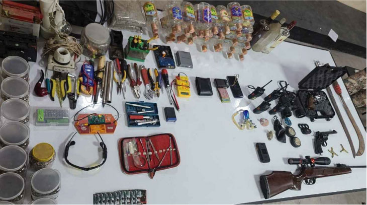 কোচিং সেন্টার যেন অস্ত্রের গুদাম, গ্রেপ্তার ৩