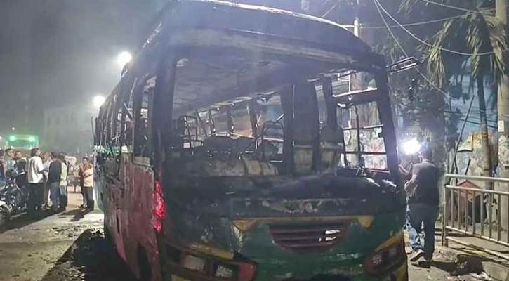 রাতভর রাজধানীর বিভিন্ন স্থানে বাস ও প্রাইভেটকারে আগুন