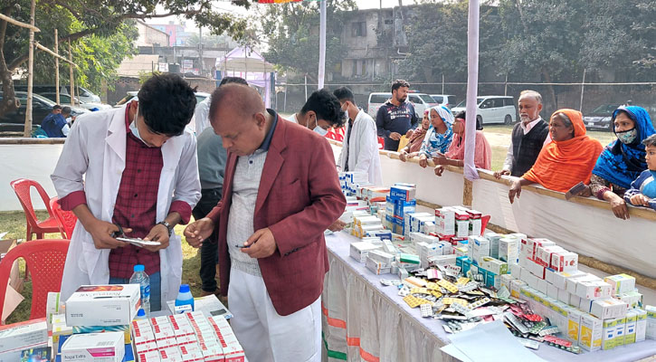শহীদ রাষ্ট্রপতি জিয়াউর রহমানের জন্মদিনে বাগেরহাটে ফ্রি মেডিকেল ক্যাম্প