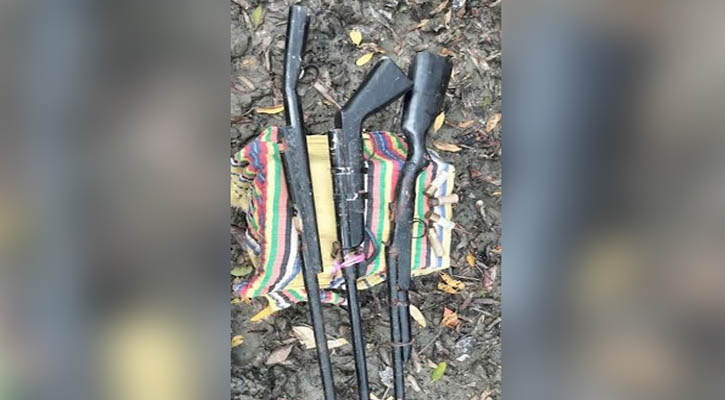 সাতক্ষীরায় বনবিভাগের অভিযানে তিনটি দেশীয় বন্দুকসহ চার রাউন্ড গুলি উদ্ধার