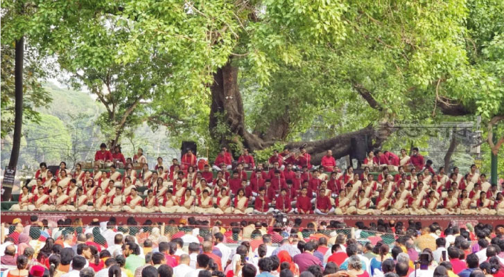 রমনায় চলছে ছায়ানটের বর্ষবরণ অনুষ্ঠান