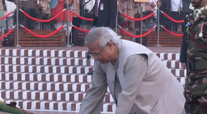 বিজয় দিবসে জাতীয় স্মৃতিসৌধে প্রধান উপদেষ্টার শ্রদ্ধা