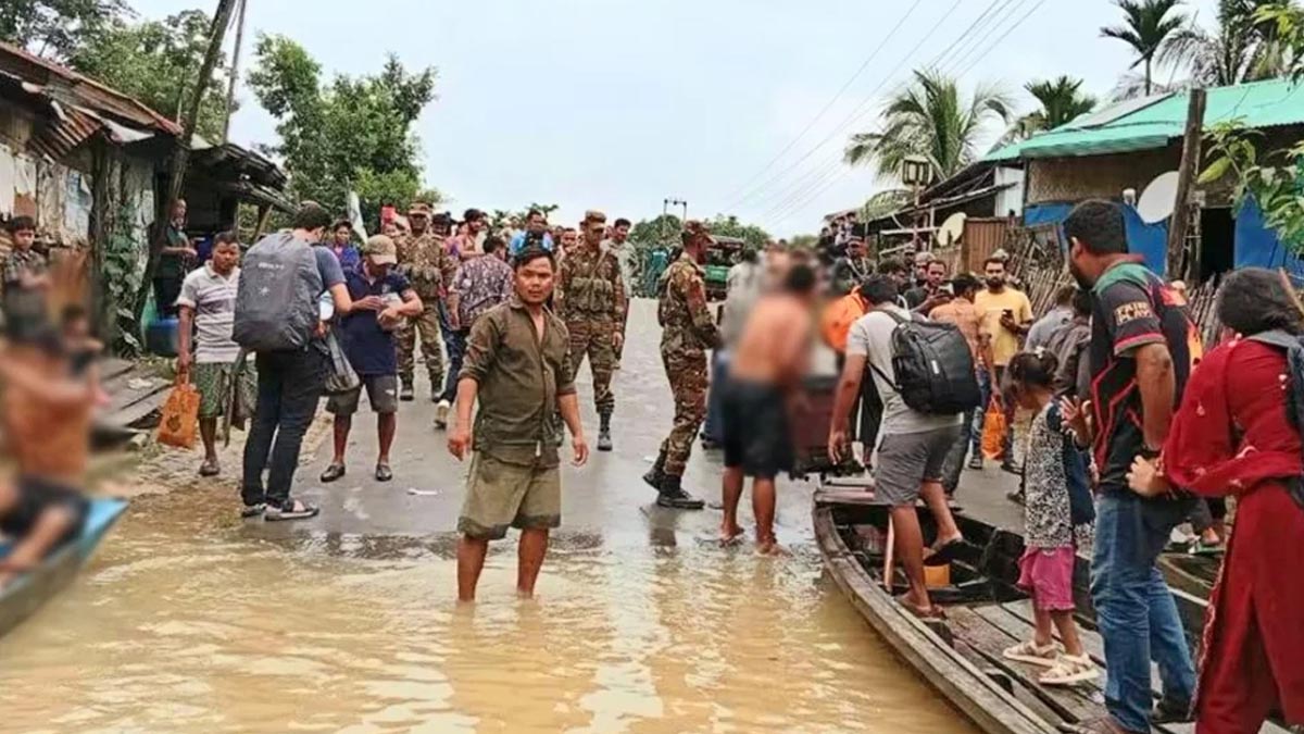 সেনাবাহিনীর সহায়তায় সাজেক থেকে ফিরলো আটকে পড়া ১৫০ পর্যটক