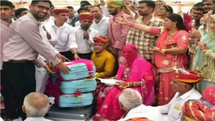 বিয়েতে যুবক পেলেন ৪ বস্তা টাকা, ২১০ বিঘা জমি, পেট্রলপাম্প