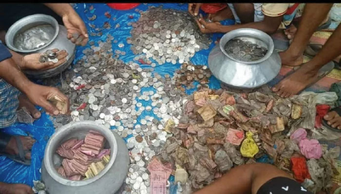 ২ বস্তা টাকা মিলল ভিক্ষুকের কাছে, ব্যয় হবে চিকিৎসায়