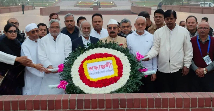 যে কারণে স্মৃতিসৌধে তারেক রহমানের পক্ষে বিএনপির শ্রদ্ধা নিবেদন