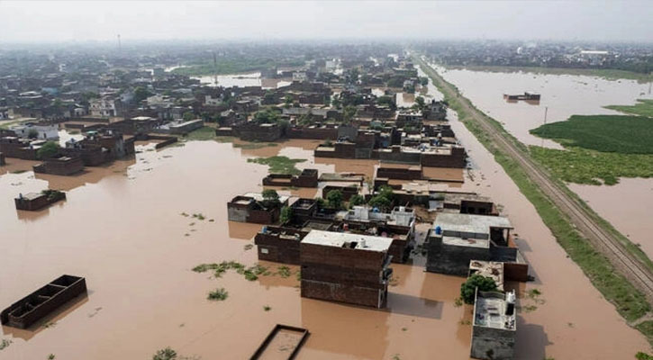 পাকিস্তানে বন্যা-ভূমিধসে ১৫১ জনের মৃত্যু