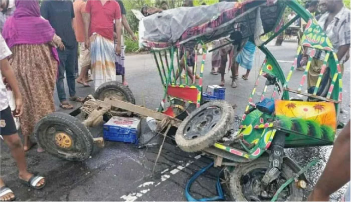 বাস-অটোরিকশার সংঘর্ষে নিহত ৩ 