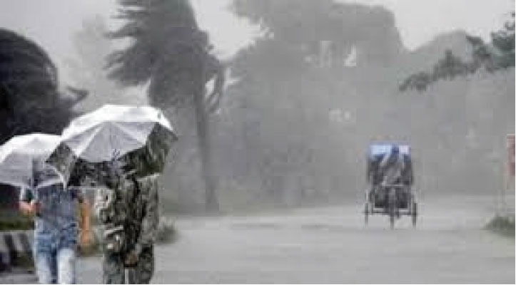 ধেয়ে আসছে শক্তিশালী বৃষ্টিবলয়, থাকবে কত দিন