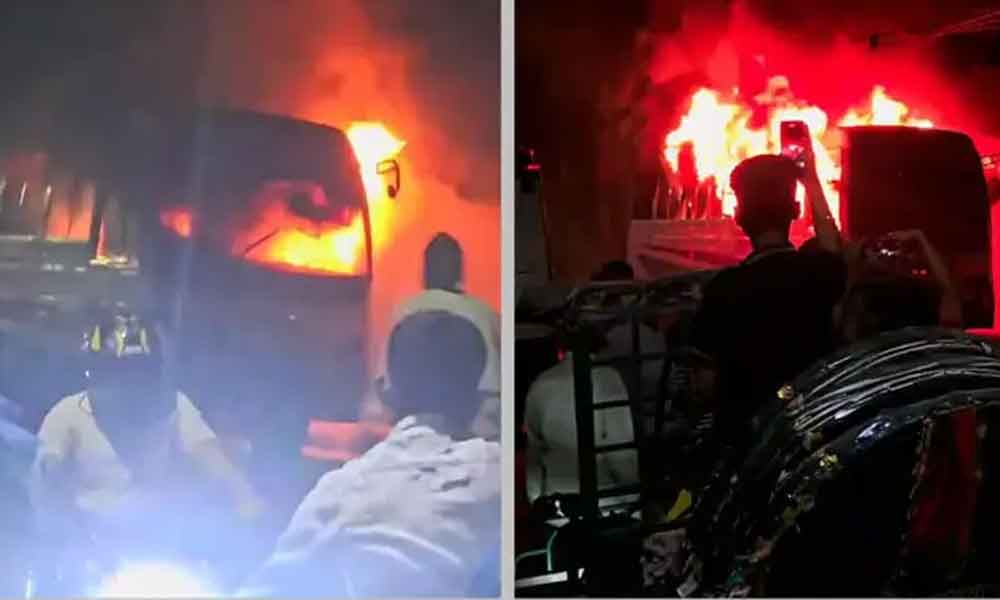 ঢাকায় আবারও বাসে আগুন