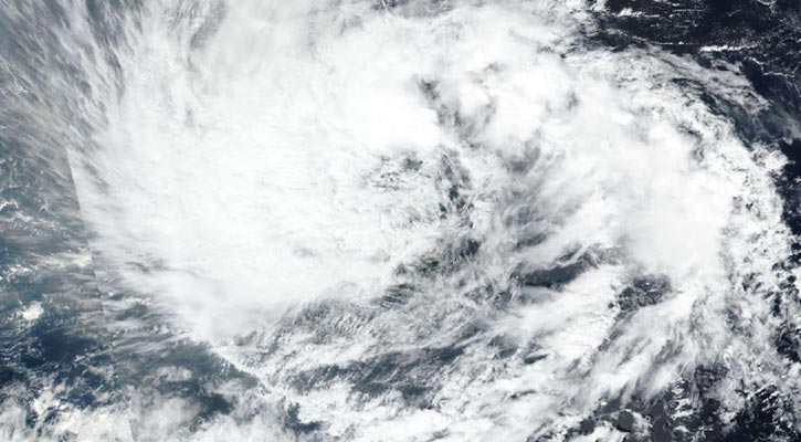 ২৪ ঘণ্টার মধ্যে আঘাত হানবে ঘূর্ণিঝড় ‘ডিটওয়াহ’