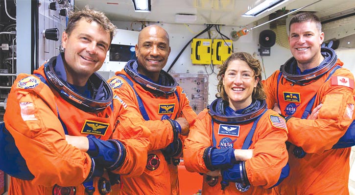 ৫৪ বছর পর আবারও চাঁদে যাচ্ছে মানুষ