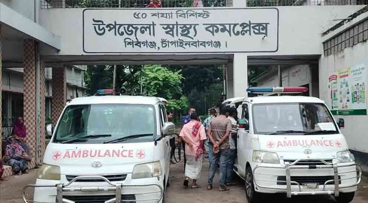 চাঁপাইনবাবগঞ্জে ভটভটি খাদে পড়ে বাবা-ছেলেসহ নিহত ৩