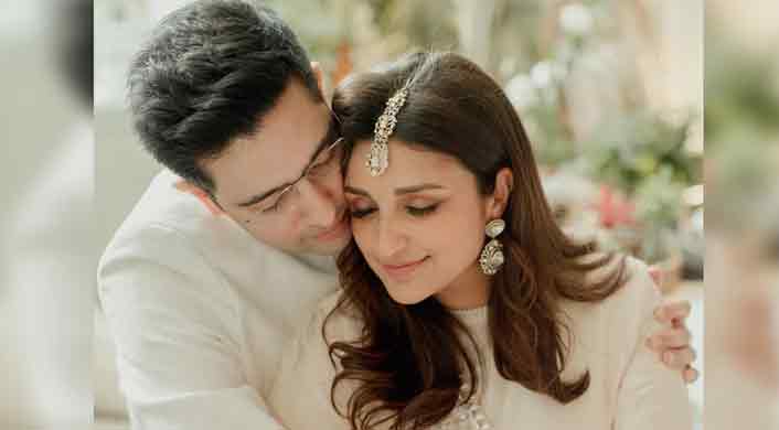 প্রথমবারের মতো ছেলেকে সামনে আনলেন পরিণীতি–রাঘব দম্পতি