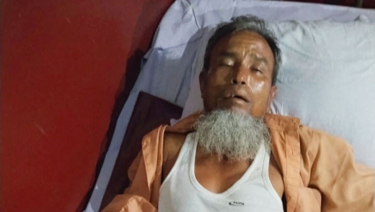 অজ্ঞান পার্টির সদস্য নিজের জুস পান করে ঢলে পড়লেন