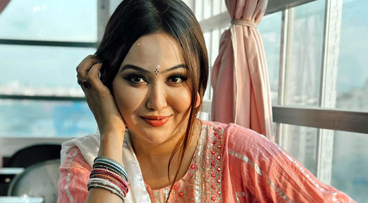 যদি মৃত্যুও হয় সেটি হবে শহিদি মৃত্যু: অভিনেত্রী  চমক