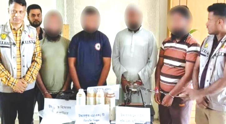 রাজধানীতে অস্ত্র-বিস্ফোরকসহ ৪ উগ্রবাদী গ্রেপ্তার