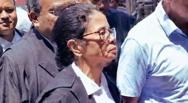 মমতাকে ঘিরে কলকাতা হাই কোর্টে বিক্ষোভ