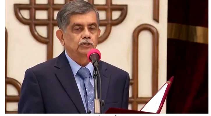 শপথ নিলেন সি আর আবরার
