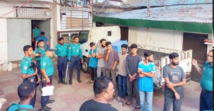 সাবেক শিক্ষামন্ত্রী নওফেলের বাসায় পুলিশের অভিযান, আটক ৭