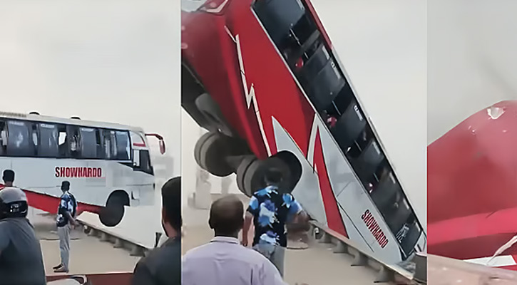 ৪০ যাত্রী নিয়ে দৌলতদিয়া ফেরিঘাটের পন্টুন থেকে পদ্মায় পড়ল বাস