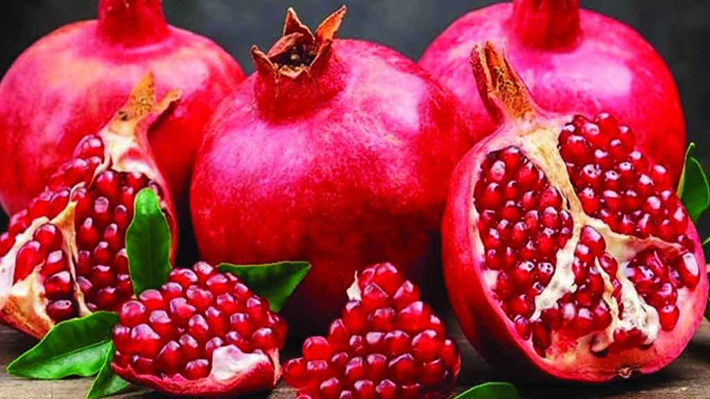 প্রতিদিন ডালিম খেলে একমাসেই ১০ পরিবর্তন ঘটে শরীরে