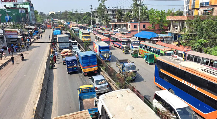 চন্দ্রায় ধীরগতি, বাড়ছে দুর্ভোগের শঙ্কা