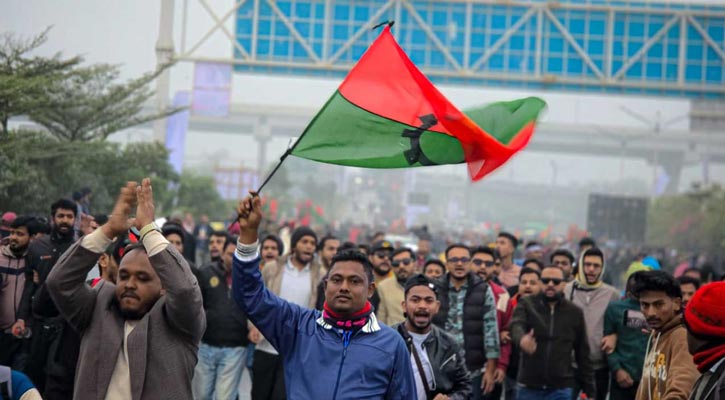 ‘লিডার আসছে’ স্লোগানে মুখর রাজধানী