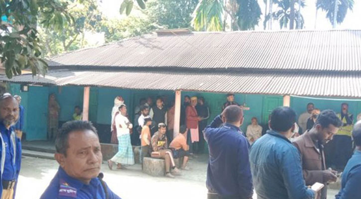 শহর থেকে গ্রামের বাড়ি গেলেন বেড়াতে, রাতে গলা কেটে হত্যা